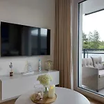 Flatbook Apartament Jantar Resort z Parkingiem, Placem Zabaw, Strefą Sportową i Wiatą Grillową Apartament